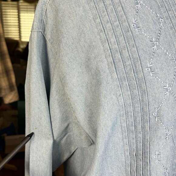 Clementine Vintage Woman's Blue Denim Button Down Shirt Size Medium Long sleeve - Picture 6 of 11